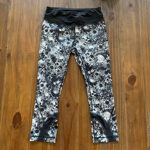 LULULEMON Run Inspire Crop II W6B70S Size 4 - Picture 2 of 9